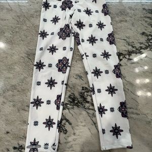 5 for $20 SALE Strut this Capri length leggings, one size, new without tag